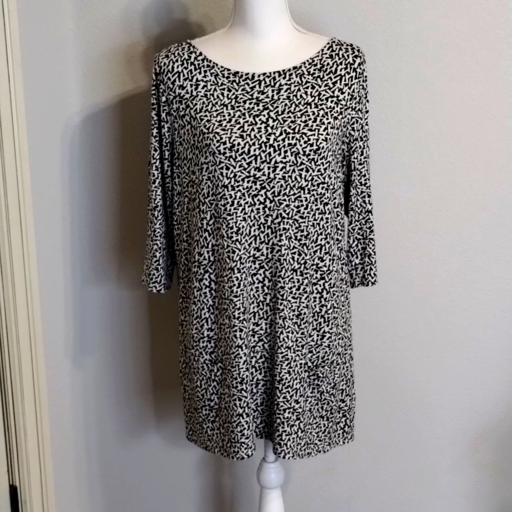 J. Jill Top Missy Medium Black and White Print Long Top with pockets Stretch